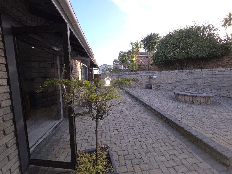 3 Bedroom Property for Sale in Dana Bay Western Cape